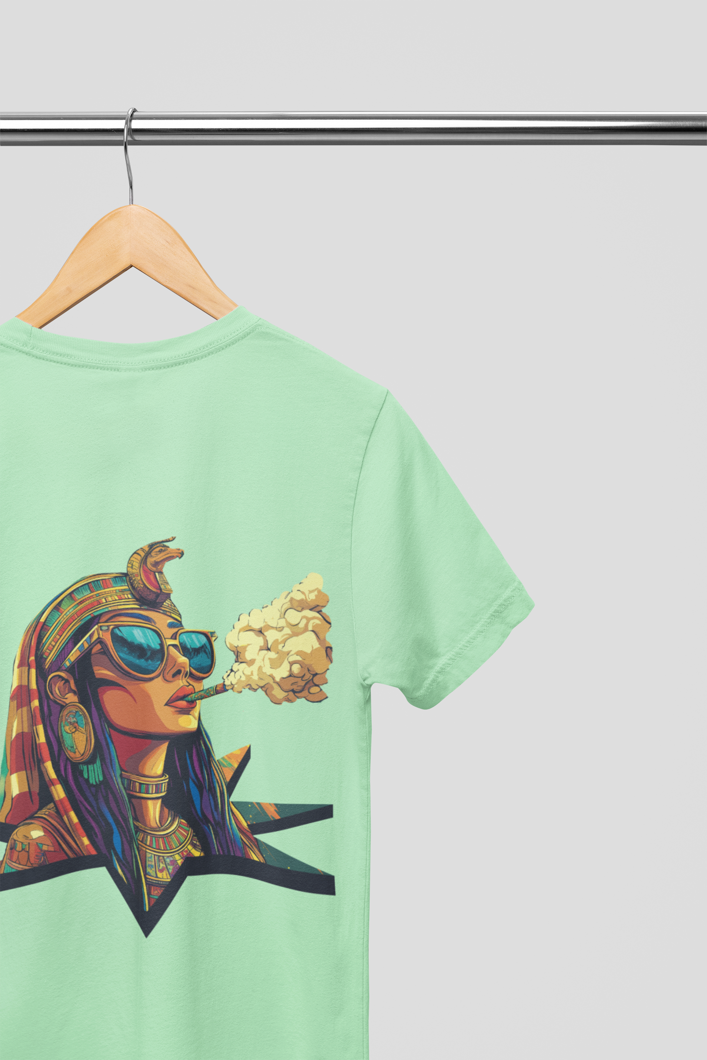 T-Shirt - Smoking Queen